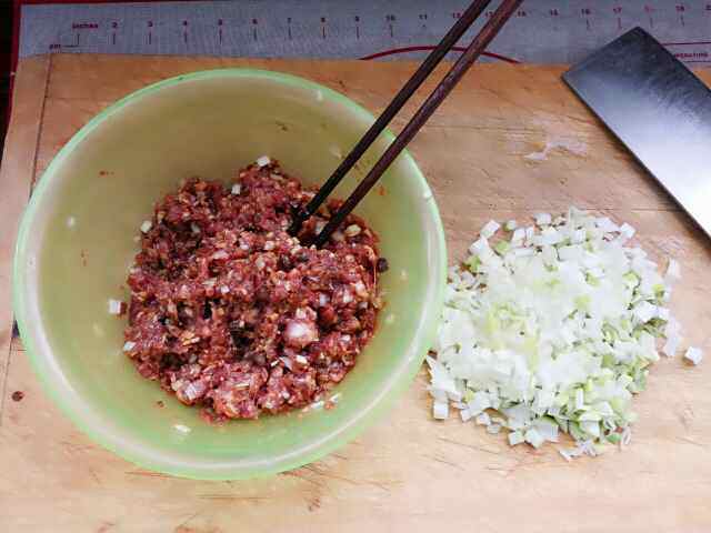 大葱羊肉饺子步骤1