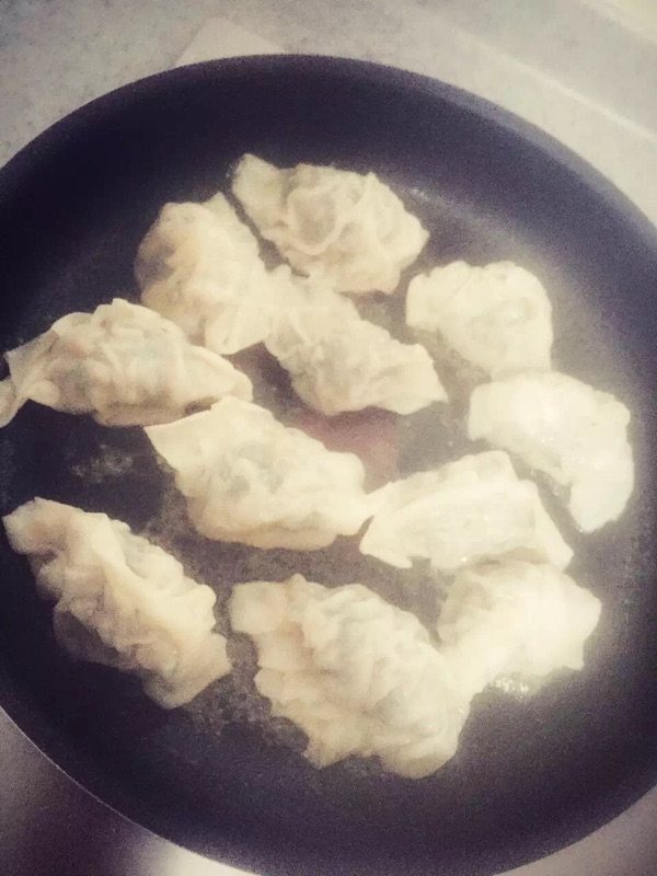 松子菠菜芝士煎饺步骤6