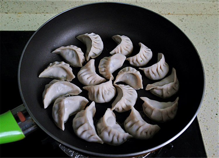 生煎锅巴饺子步骤5