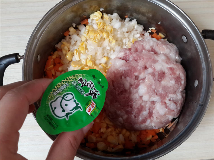 玉米马蹄饺子步骤8