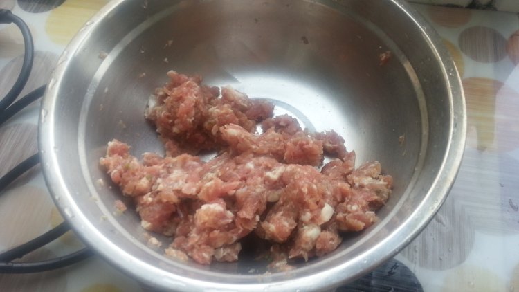 猪肉茴香水饺步骤1