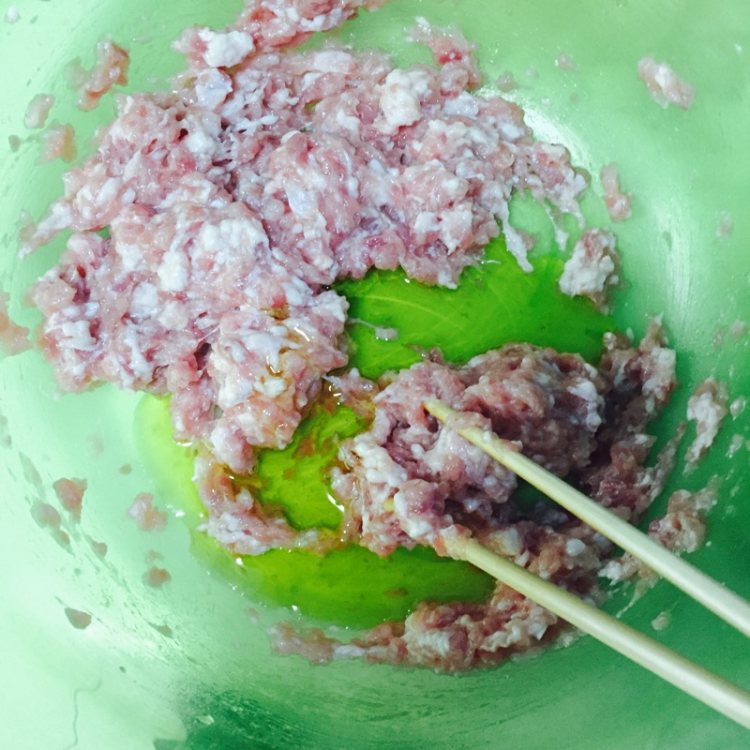 韭菜虾皮猪肉馅儿饺子步骤6