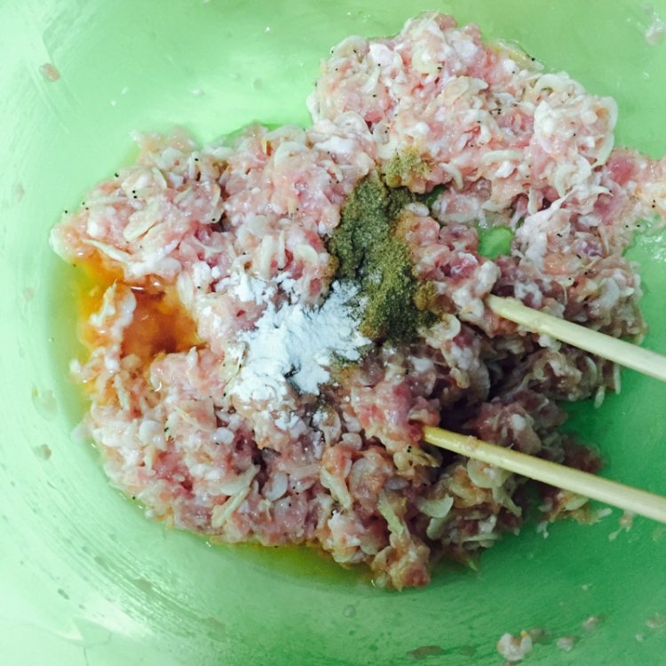 韭菜虾皮猪肉馅儿饺子步骤8