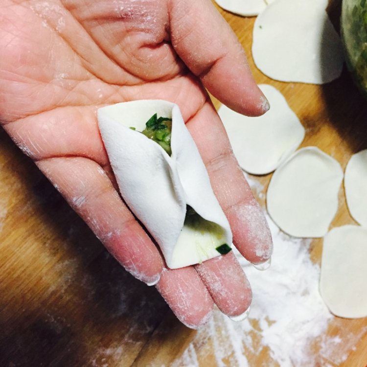 韭菜虾皮猪肉馅儿饺子步骤15