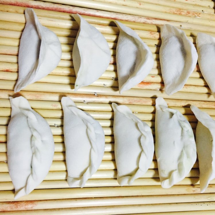 韭菜虾皮猪肉馅儿饺子步骤17