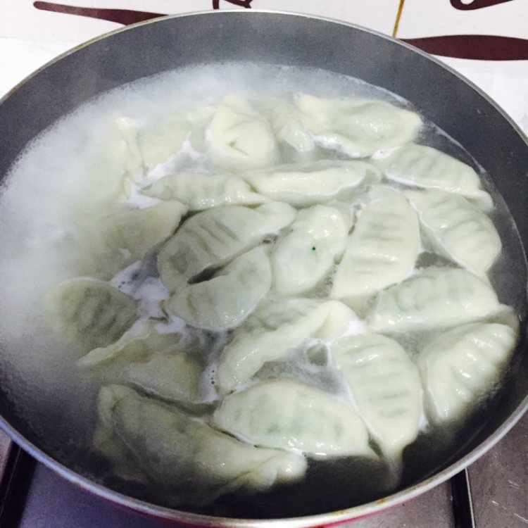 韭菜虾皮猪肉馅儿饺子步骤18