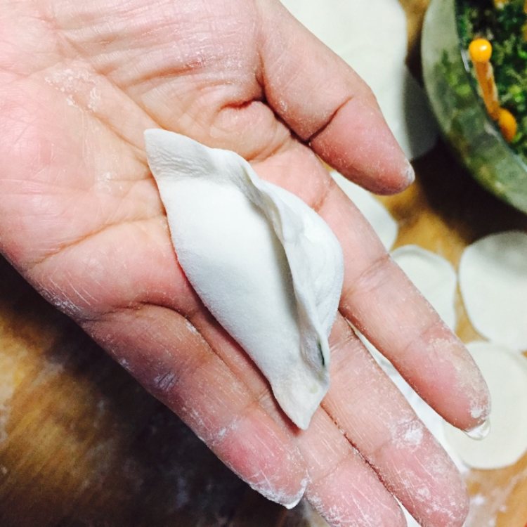 韭菜虾皮猪肉馅儿饺子步骤16
