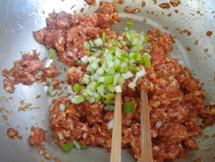 猪肉冬瓜饺子步骤3