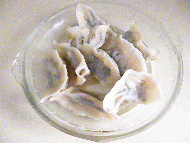油煎剩饺子步骤1