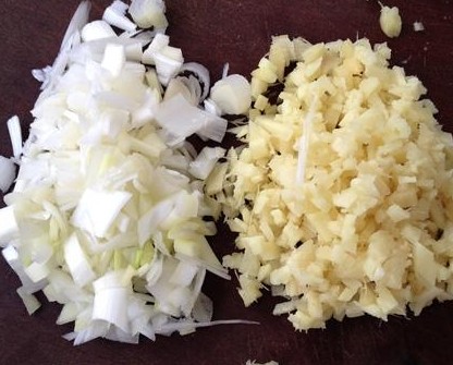 杏鲍菇鲜肉虾仁水饺步骤2