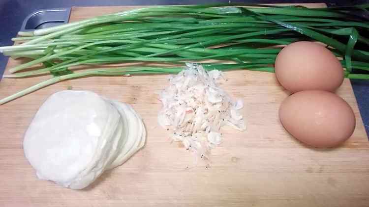 韭菜鸡蛋煎饺步骤1