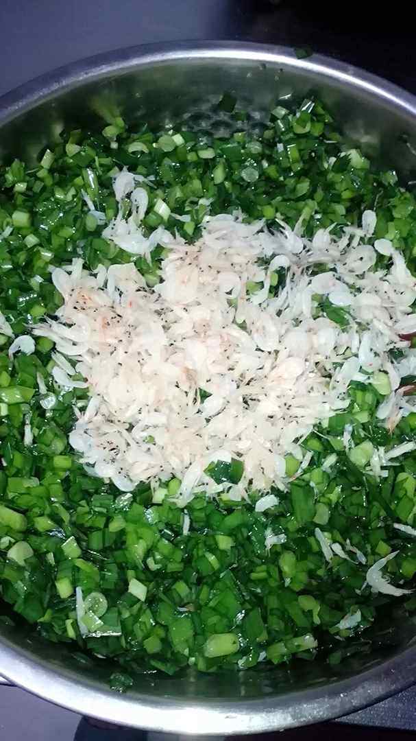 韭菜鸡蛋煎饺步骤4