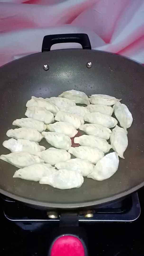 韭菜鸡蛋煎饺步骤12