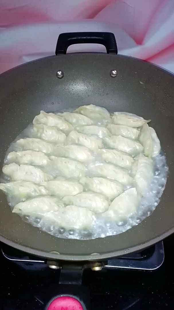 韭菜鸡蛋煎饺步骤13