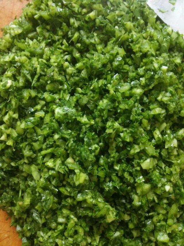 芹菜虾仁水饺步骤2