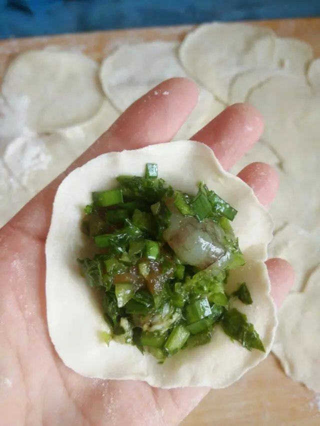 芹菜虾仁水饺步骤12