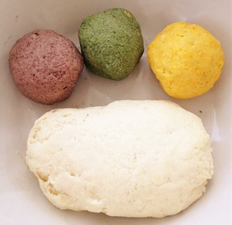 入伏多彩饺子步骤1