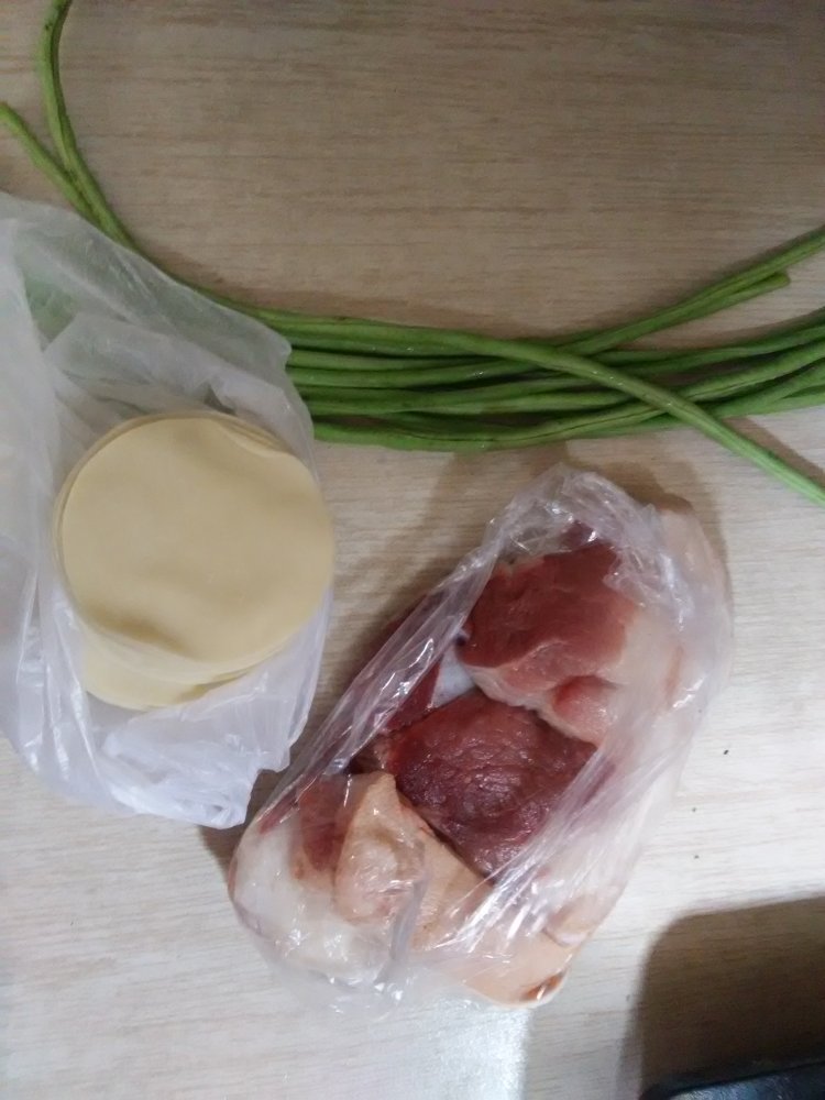 【手工美食】豇豆猪肉步骤1