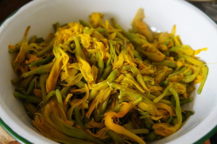 【手工美食】黄花菜馅步骤2