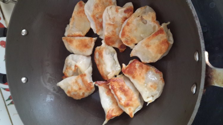 猪肉白菜煎饺步骤7