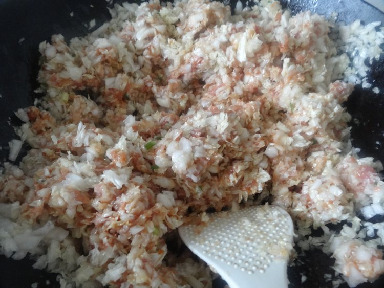 白菜肉饺子步骤7