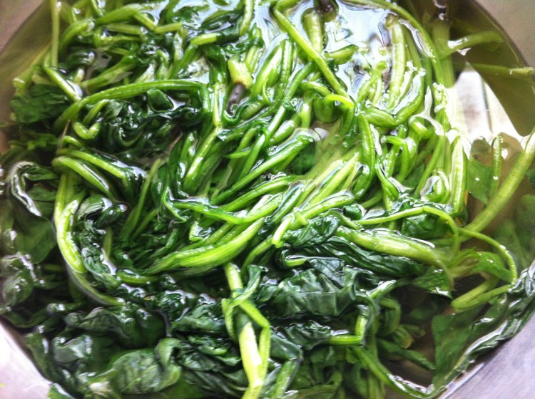韭菜菠菜鸡蛋蒸饺步骤1