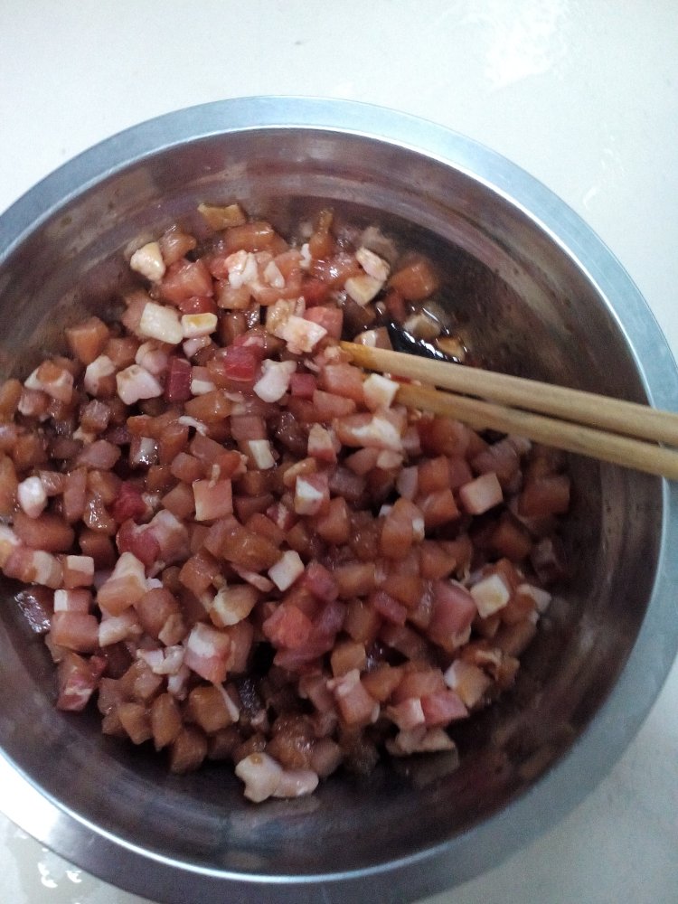 韭菜木耳饺子步骤2