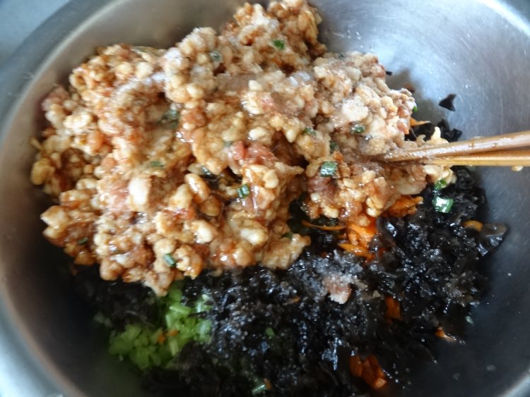 芹菜木耳蒸饺步骤9