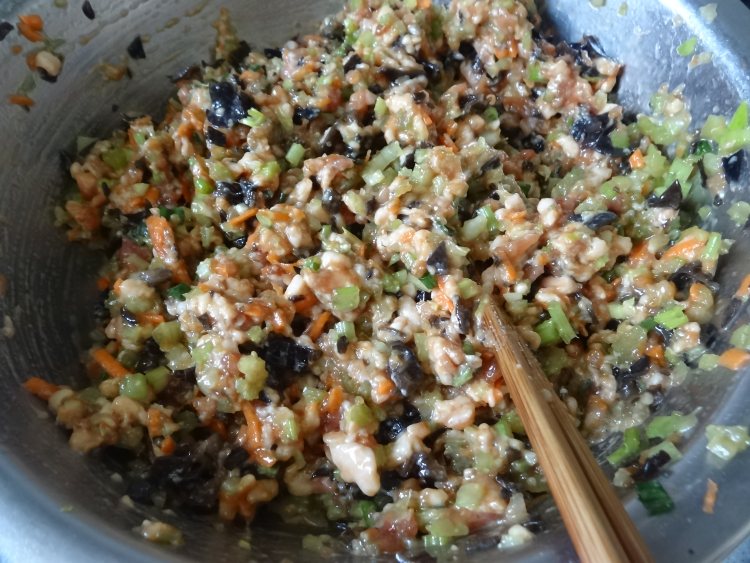 芹菜木耳蒸饺步骤10