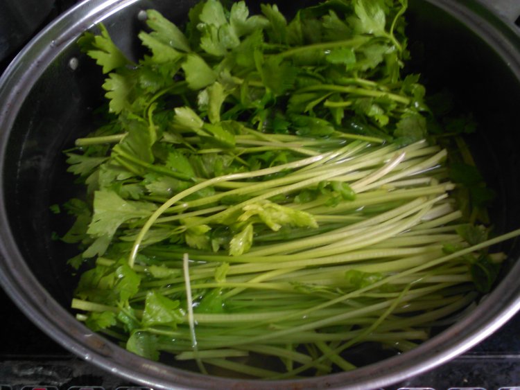 牛肉香芹饺子步骤2