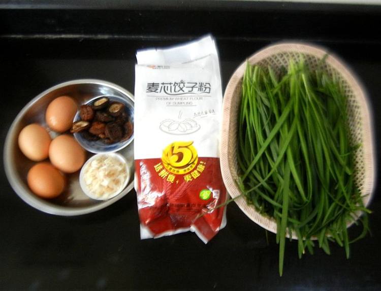 香菇韭菜鸡蛋水饺步骤1