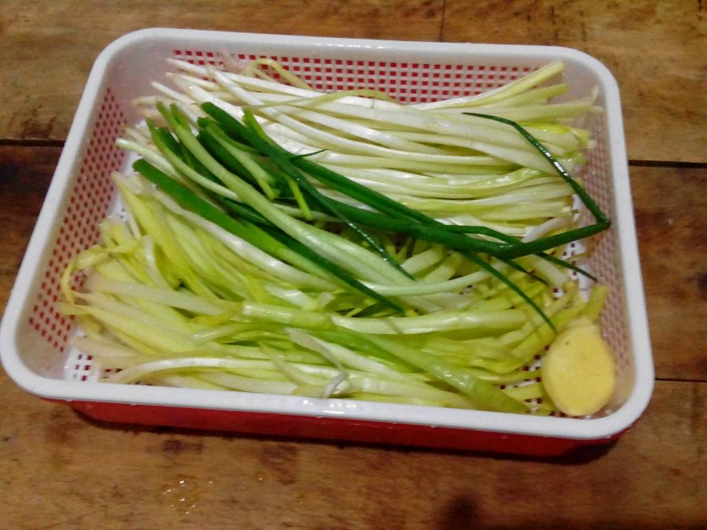 韭黄大肉饺子步骤2