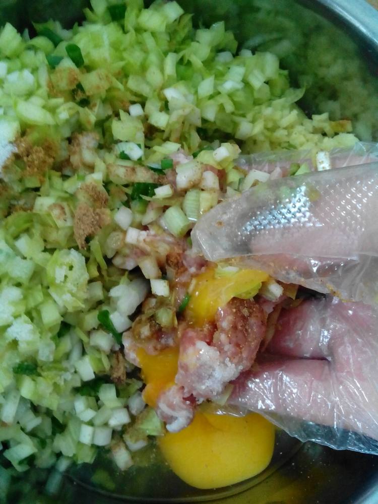韭黄大肉饺子步骤11