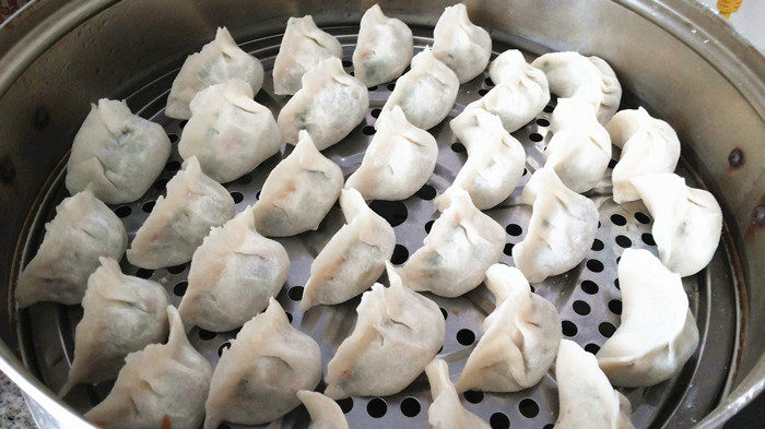 韭菜胡萝卜烫面蒸饺步骤15