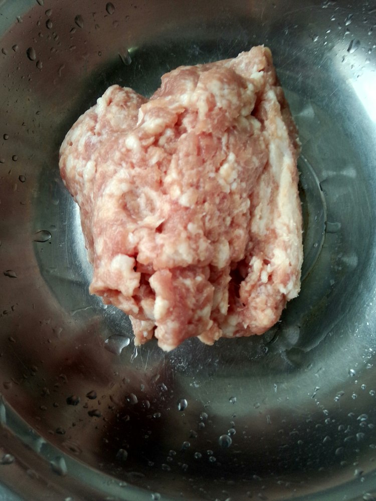猪肉白菜胡萝卜水饺步骤1