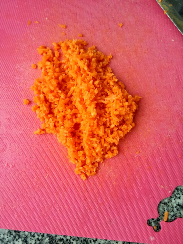 猪肉白菜胡萝卜水饺步骤2