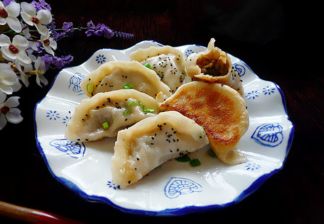 猪肉香芹煎饺步骤16