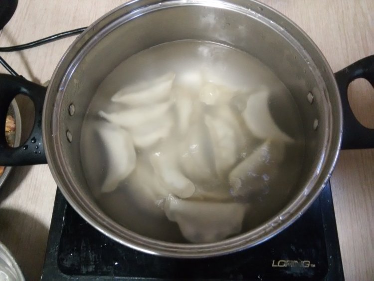 猪肉木耳芹菜饺子步骤6