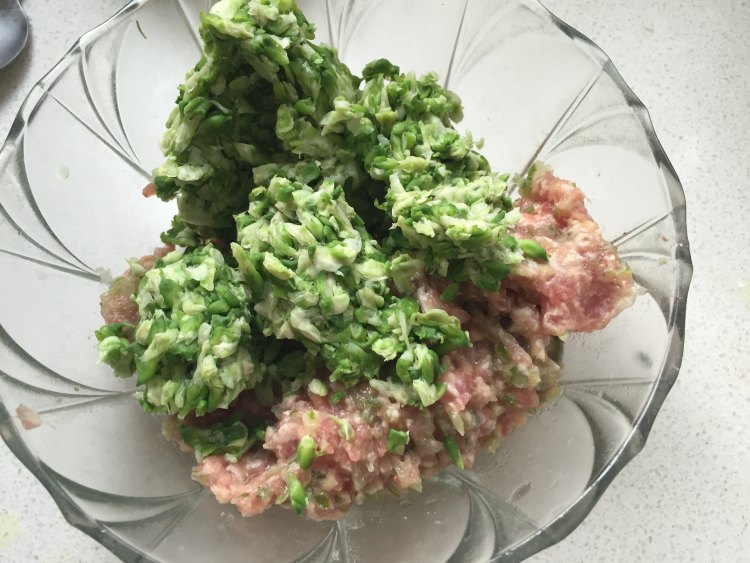 槐花大肉水饺步骤4
