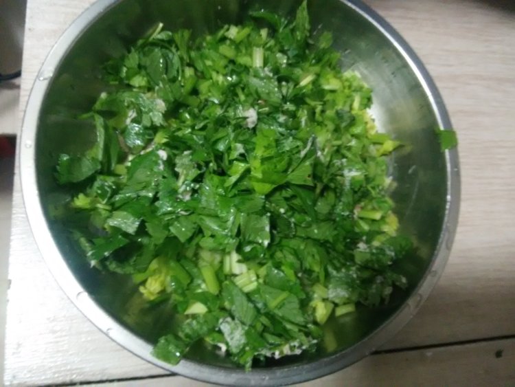 芹菜猪肉饺子步骤3