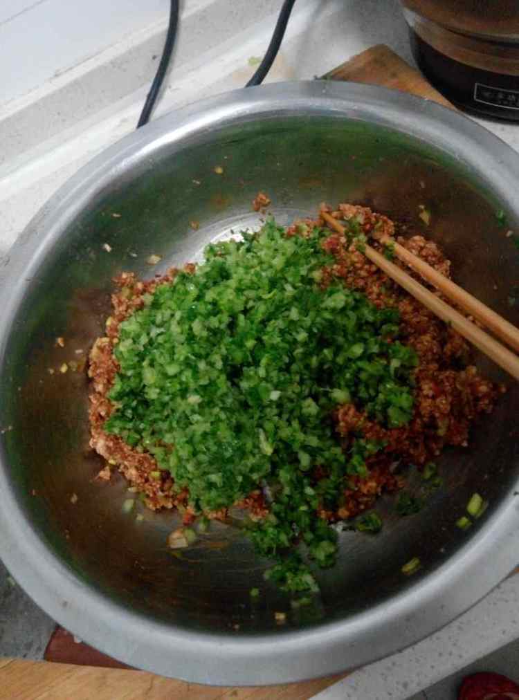 羊肉芹菜馅饺子步骤3