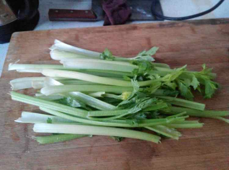 羊肉芹菜馅饺子步骤2