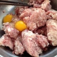韭菜猪肉馅水饺步骤2