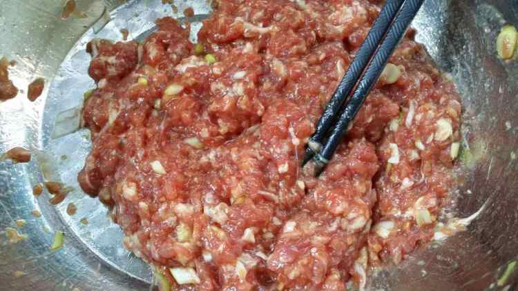 猪肉马蹄水饺步骤4