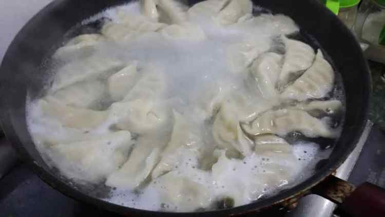 猪肉马蹄水饺步骤9
