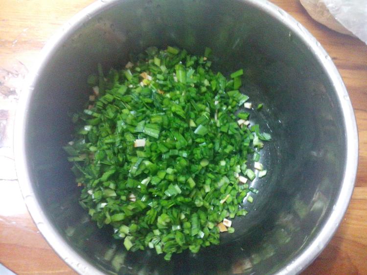 韭菜豆干煎饺步骤3