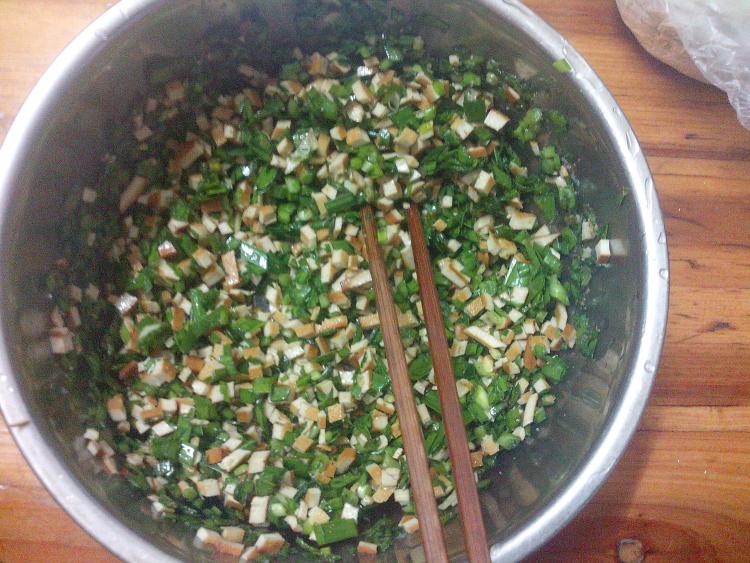 韭菜豆干煎饺步骤5