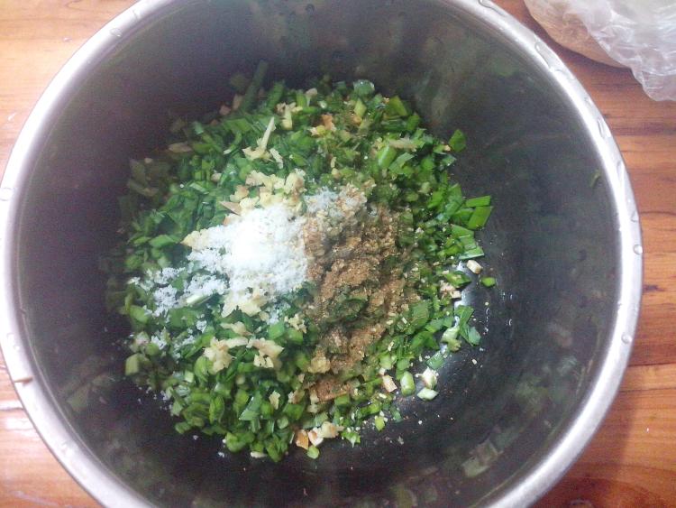 韭菜豆干煎饺步骤4