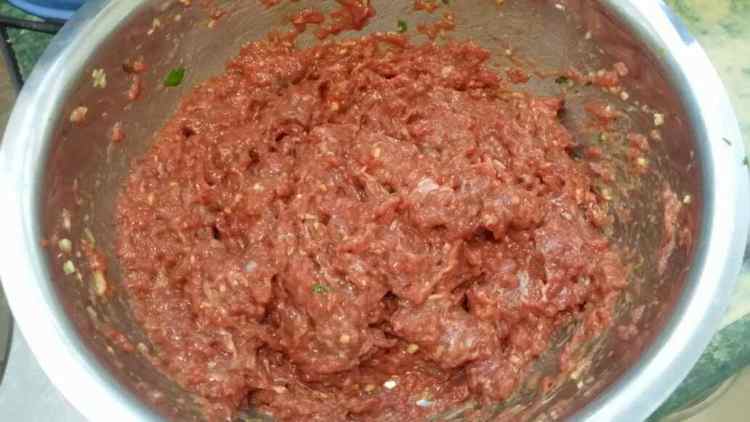 香芹牛肉饺子步骤2
