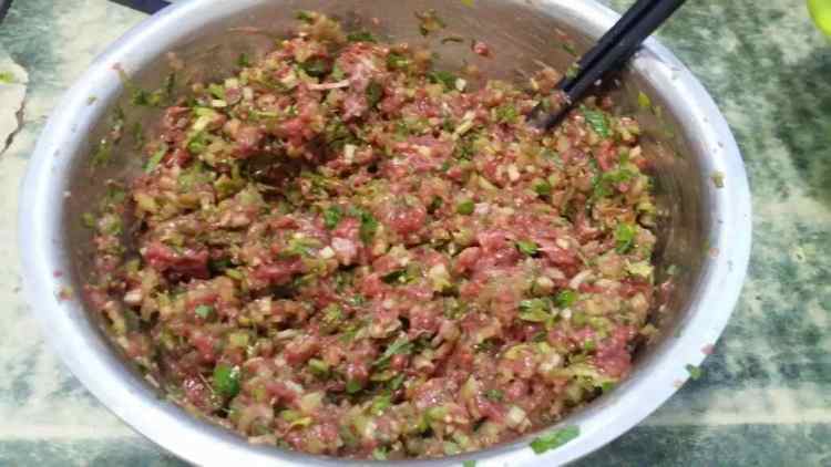 香芹牛肉饺子步骤3